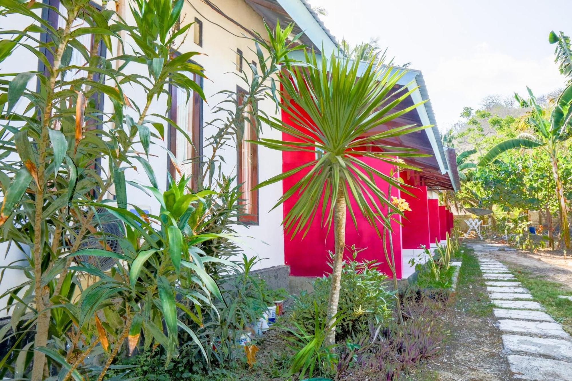 Oyo 1662 Zury Homestay Kuta  Exterior foto